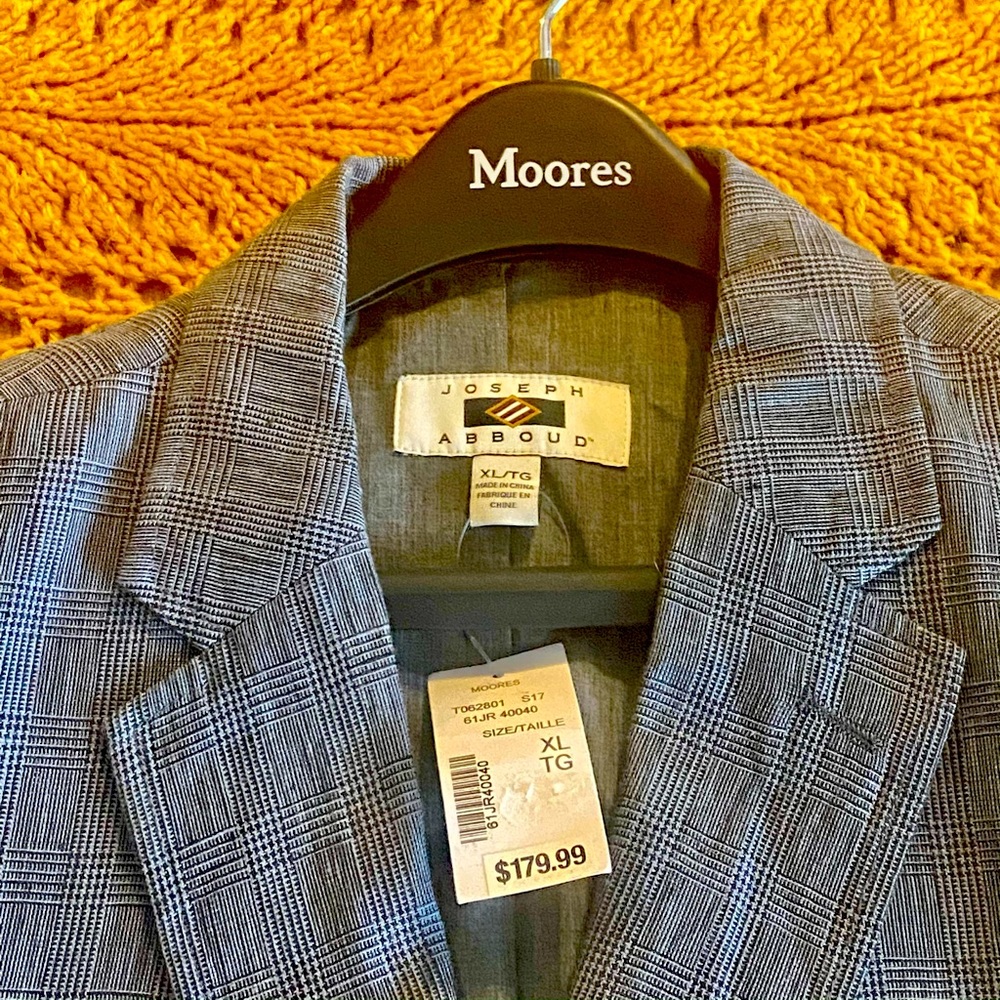 Bought this for someone then divorce. Were all overweight for this nice suit lol